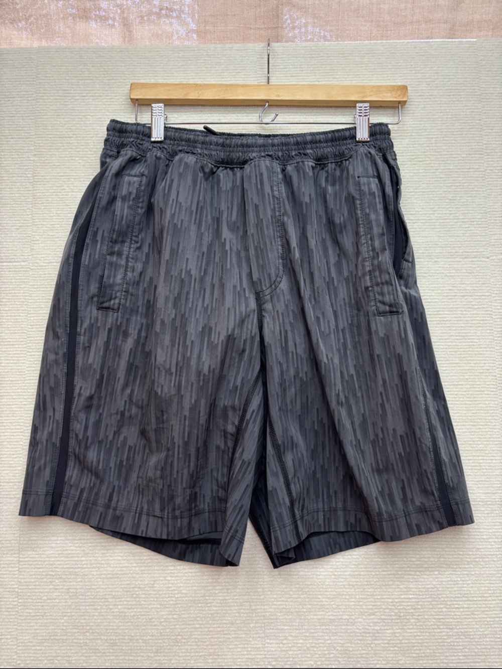 LULULEMON | large Men's Black Patterned Athletic Shorts
